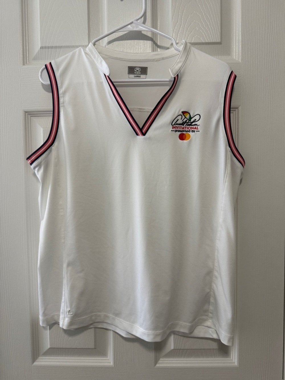 ARNOLD PALMER INVITATIONAL WHITE SLEEVELESS GOLF SHIRT SIZE LARGE EUC